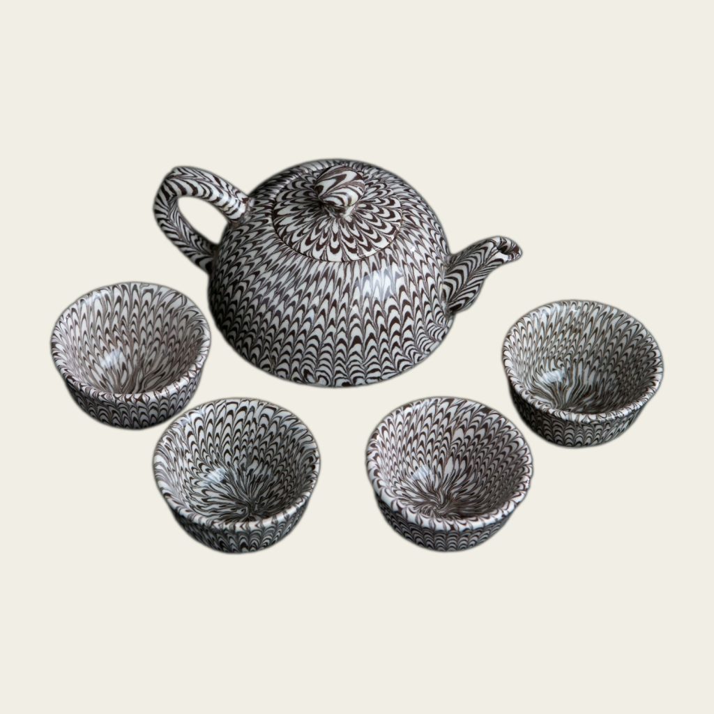 Teapot & Cups Set — Brown & White